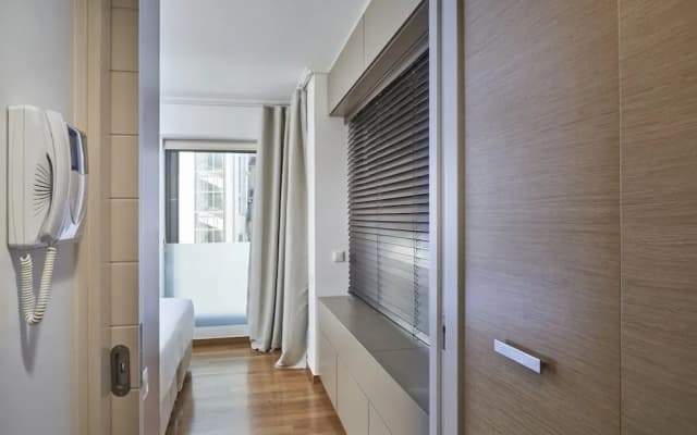 Contemporary Comfy Apt - photo 2