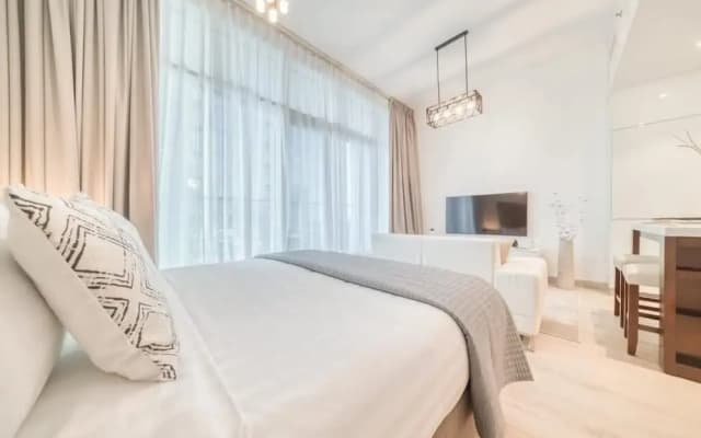 Bright Studio With Mesmerizing Canal And City View - photo 5