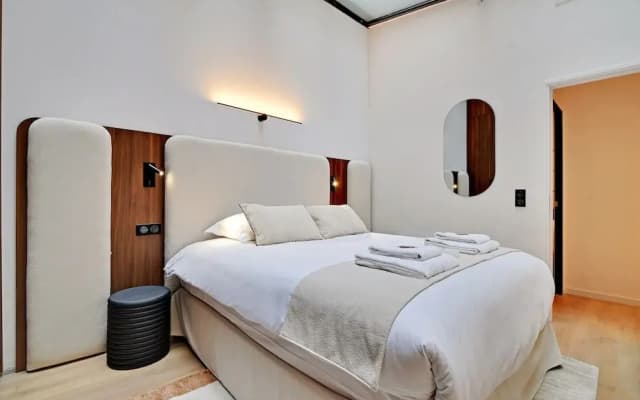 Chic and Spacious Apartment in the Heart of Paris - photo 4