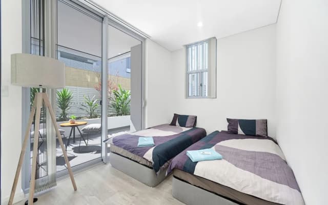 Elegant 2 Bedrooms Terrace with Premium Condition - photo 4