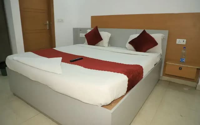Mauryan Elite Hotel Chhatarpur Metro Station - photo 3