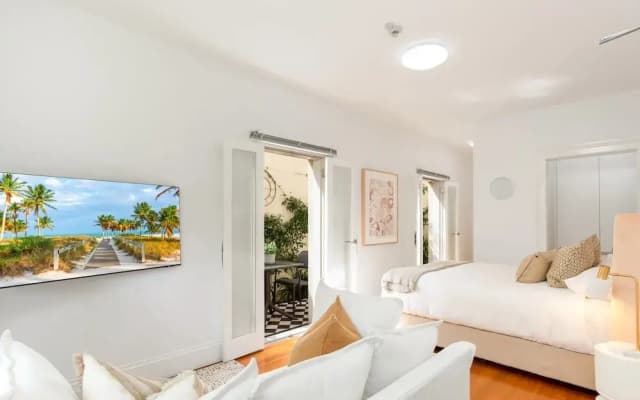Cosy Inner West Studio With Courtyard - photo 2