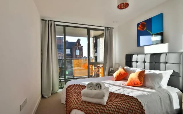 2 Bed 2 Bath flat close to underground - photo 2