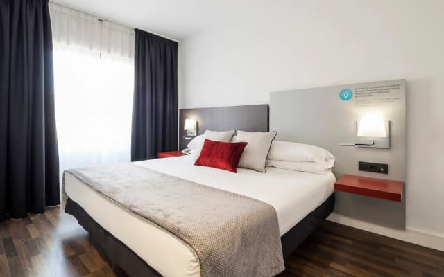 Hotel ILUNION Suites Madrid - photo 3