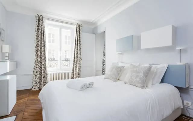River Seine - Notre Dame Apartment - photo 5