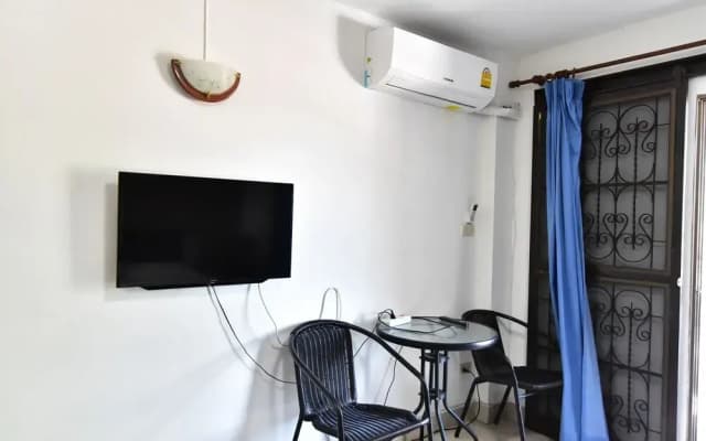 Escobar Guesthouse - photo 2