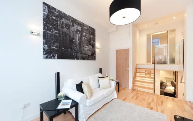 Henderson Street Apartment - photo 2