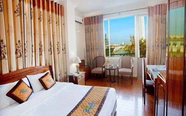 Bamboo Green Riverside Hotel - photo 2
