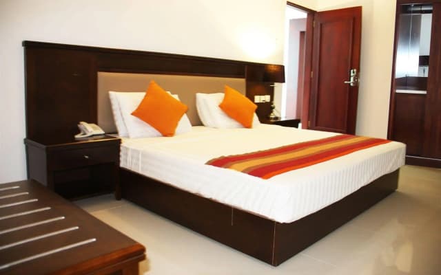 Sai Sea City Hotel - photo 4