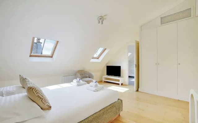 Apt a/c 3br/6p - Saint-lazare/les Champs Elysee - photo 3