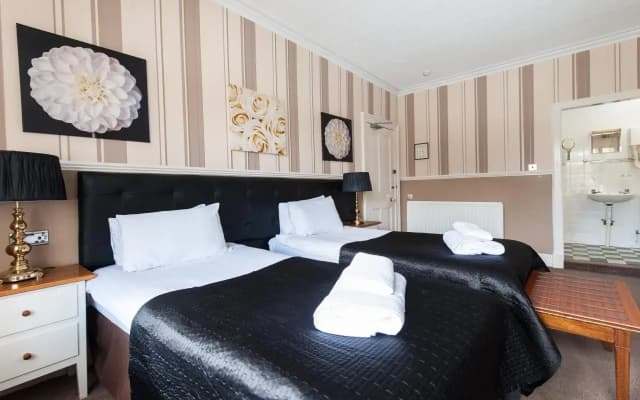 The St. Valery Guest House - photo 4