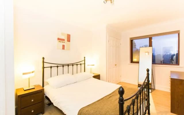 Three Bedroom Limehouse - photo 3