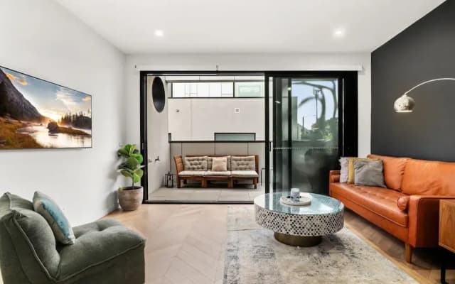 Chic Home With BBQ & Outdoor Dining - photo 4