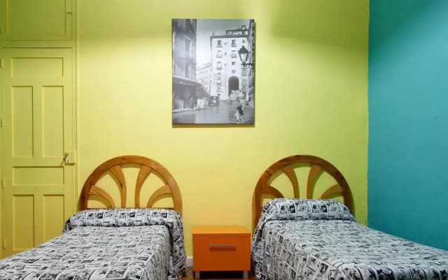 12 Rooms Hostal - photo 4