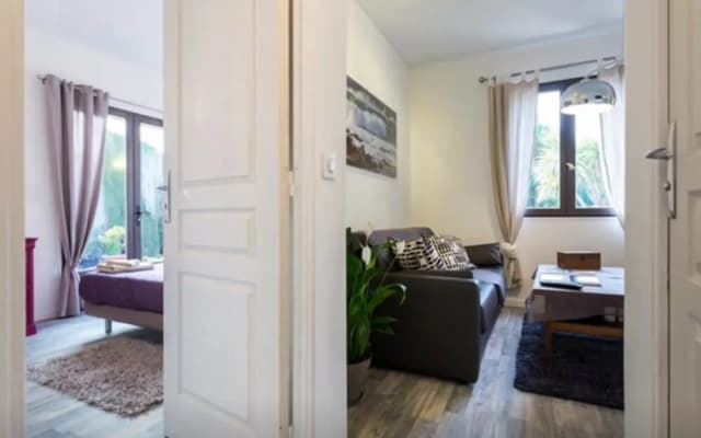 A Gorgeous, 2-bedroom Apartment in a Villa With Beautiful sea View and - photo 5