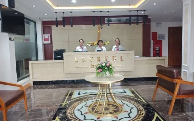 Luckful Hotel - photo 2