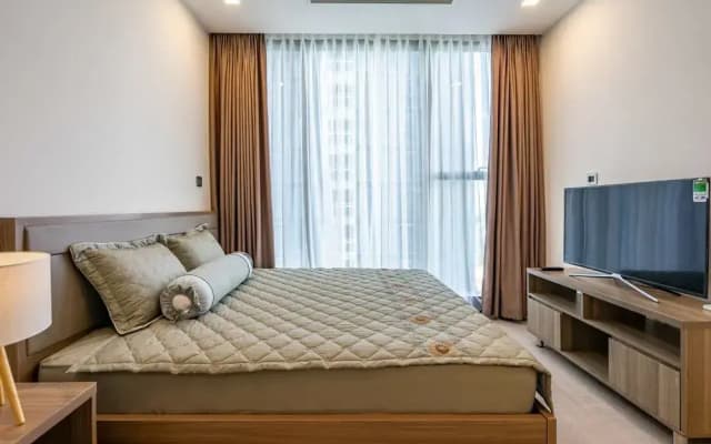 Nomad Homes Vinhomes Golden River - photo 4
