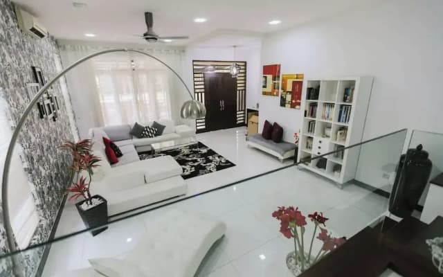 Spacious Luxury 6BR Home in Kemensah, KL - photo 2