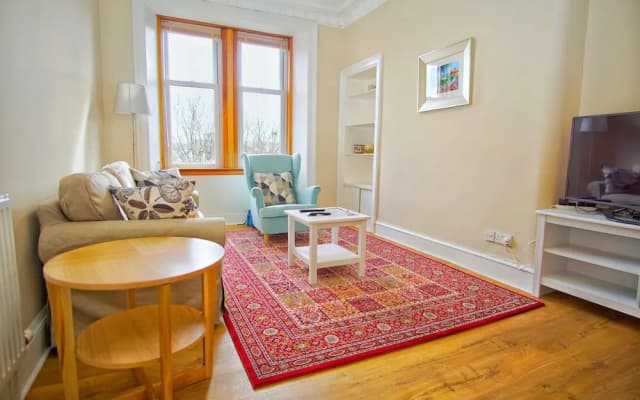 Bright & Spacious Flat 4 in Newhaven - photo 5