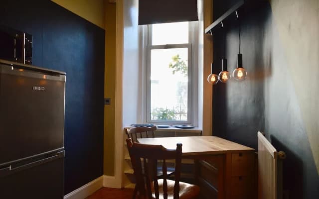 Spacious Leith Flat - photo 4