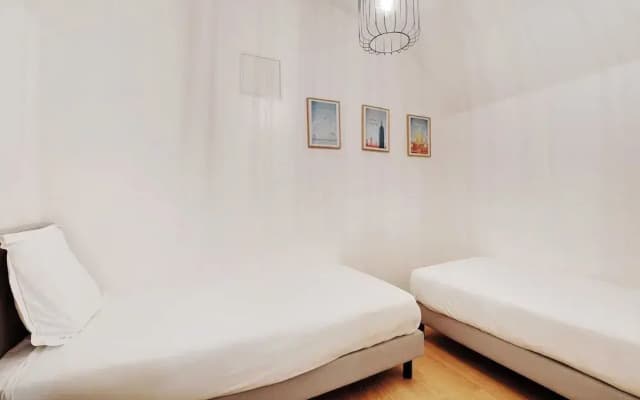 Elegant Apartment - 2bd/6p - Hotel de Ville - photo 3