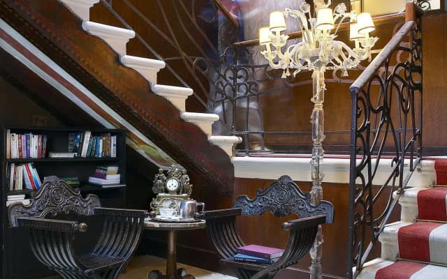 Hotel Flora - photo 2