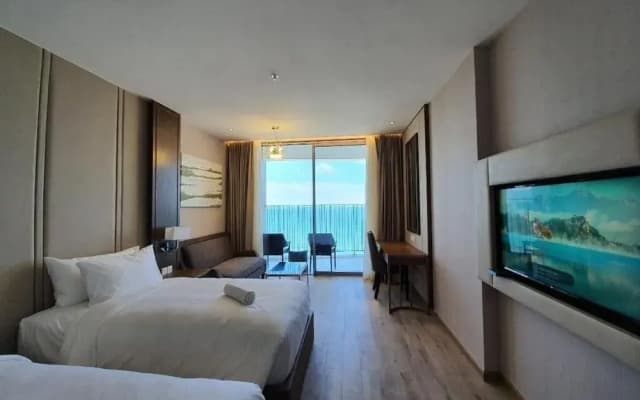 CC Panorama Hotel - photo 3