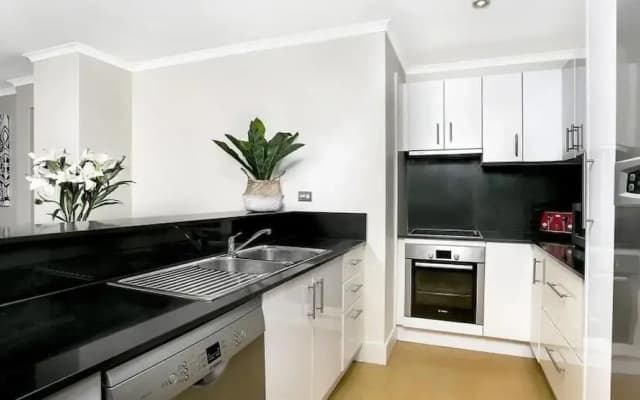Sought After CBD Location YORK5 - photo 5