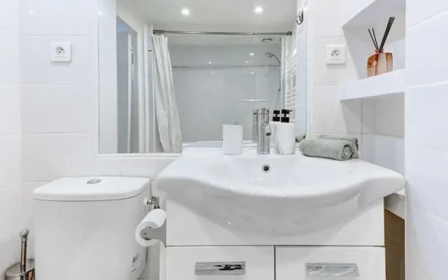 Modern 1BR For 4 By Centre Pompidou - photo 5