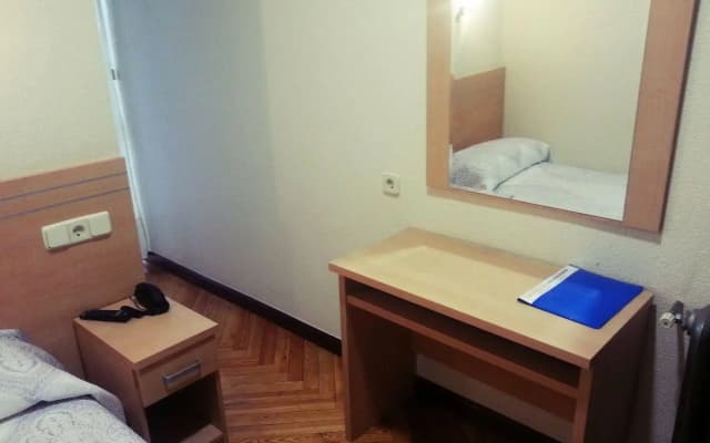 Hostal Avenida - photo 4