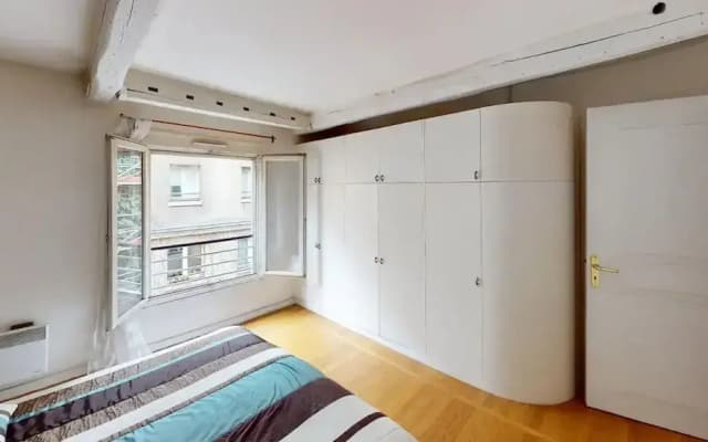 Marais Two Bedroom Haven - photo 4