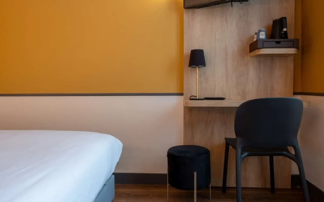 Hôtel Kyriad Paris 10 — Canal Saint Martin-République - photo 4