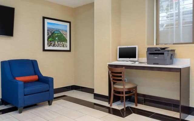 Comfort Inn & Suites near JFK Air Train - photo 5