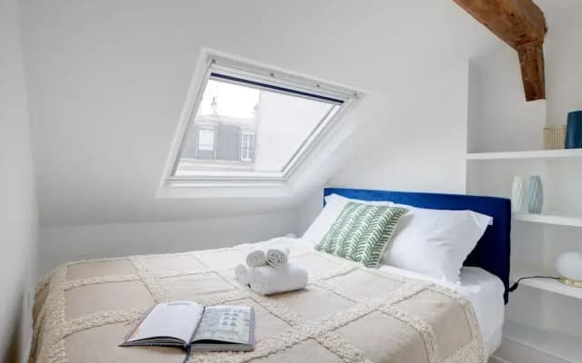 Cozy & Elegant Retreat Near Notre-Dame - photo 2