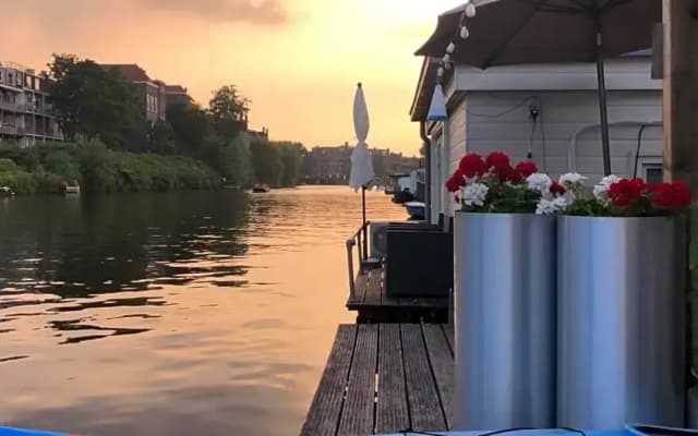 Luxury studio on Robs houseboat - photo 5