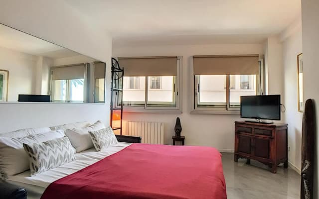 Nice Booking - Royal Luxembourg Piscine - photo 2
