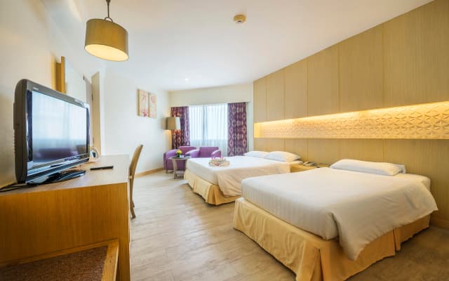 Jomtien Palm Beach Hotel And Resort - photo 2