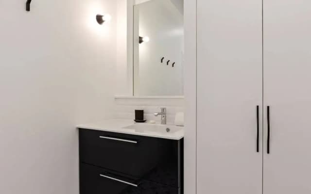 Contemporary & Comfortable 2 Bedroom Apartment in Paris - photo 4