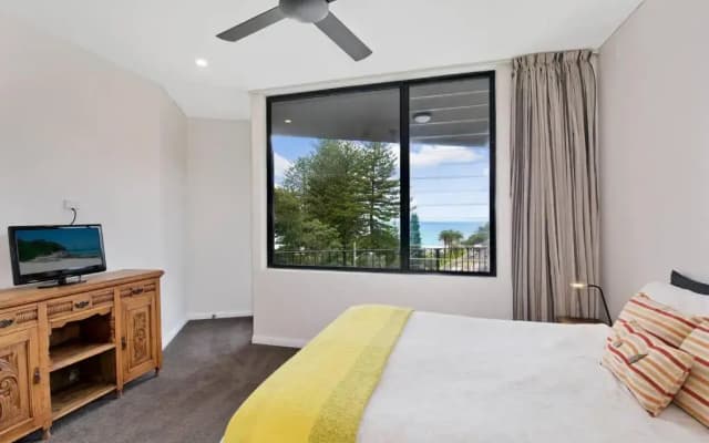 BRON455B - Bronte Beach House with Ocean Views - photo 3