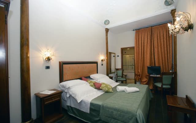 Hotel Domus Florentiae - photo 4