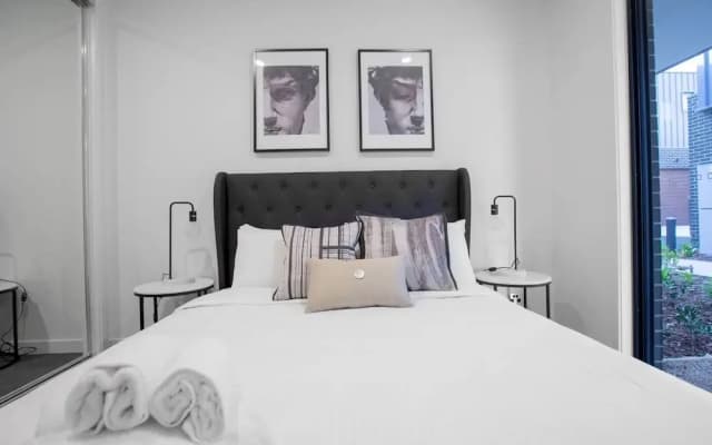 Delightful Townhouse Stay@moonee Ponds + Parking - photo 2