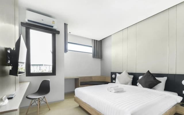 B48 Hotel - photo 2