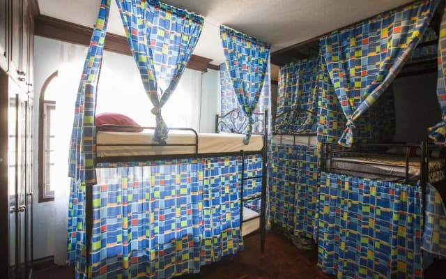 Mad COW Hostel Silom - photo 5