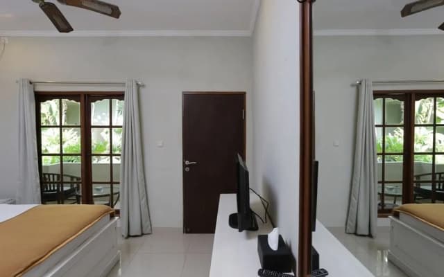 RedDoorz near Pantai Double Six - photo 5