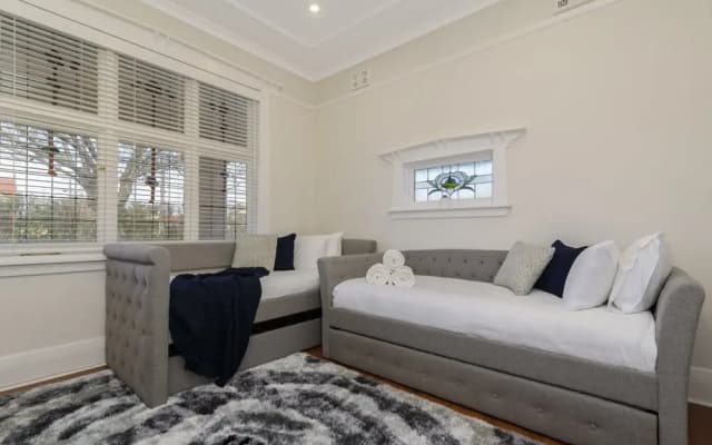 Lady Meredith in Elwood - photo 5