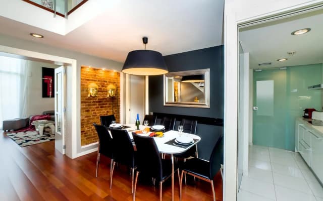 Victoria City Center 1 Downtown Luxury Duplex - photo 2
