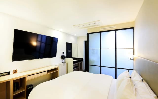 H Avenue Hotel - photo 2