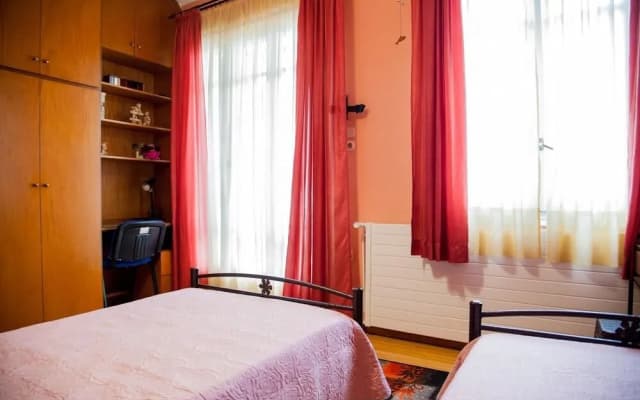 Bright Apt In Thisseio - photo 4