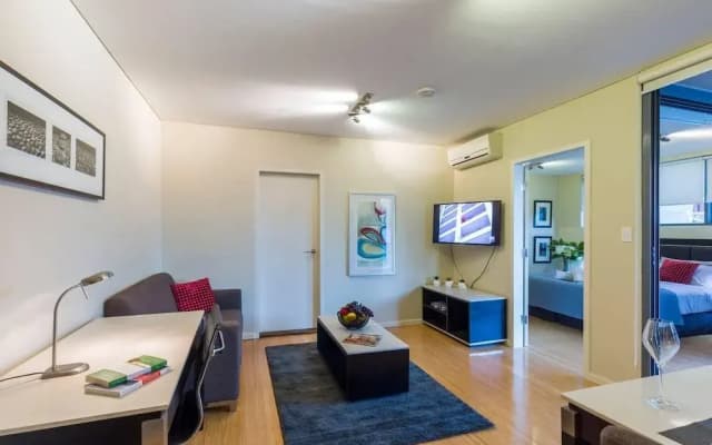 Spacious One Bedder in Sydney’s Hotspot Location - photo 5