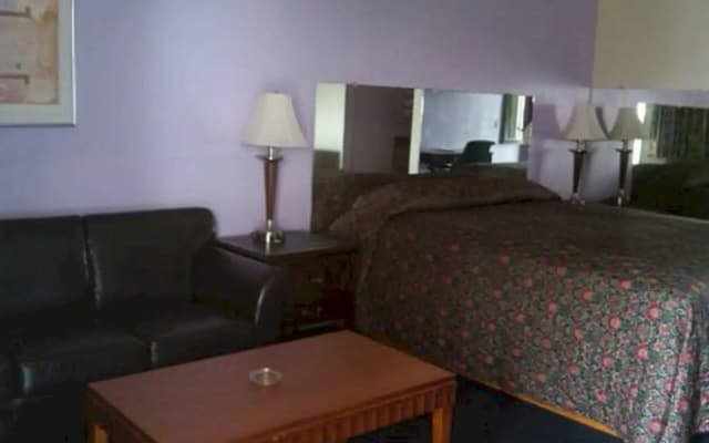 Crescent Inn - photo 3